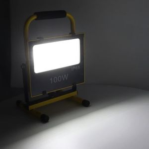 Projecteur Chantier LED Rechargeable Solaire 100W, 120 LED Lampe de  Travail, 12000mAH Batterie Étanche USB Banque