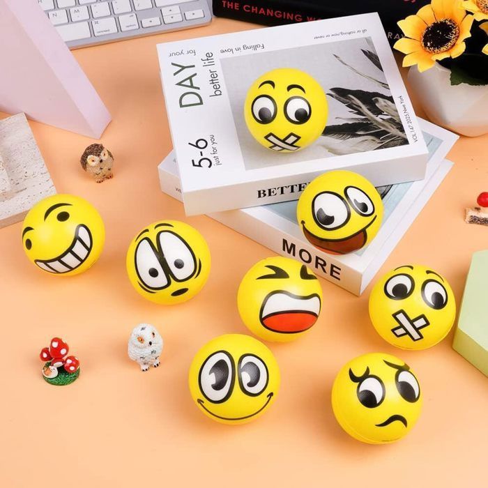 Lot De 12 Balles Anti-stress En Mousse - 6cm - Motifs Planètes, Animaux, Emoji - 8