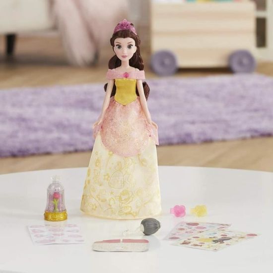 Poupées Disney Princesses La Belle et La Bête - Belle Robe Enchantée et  Paillettes