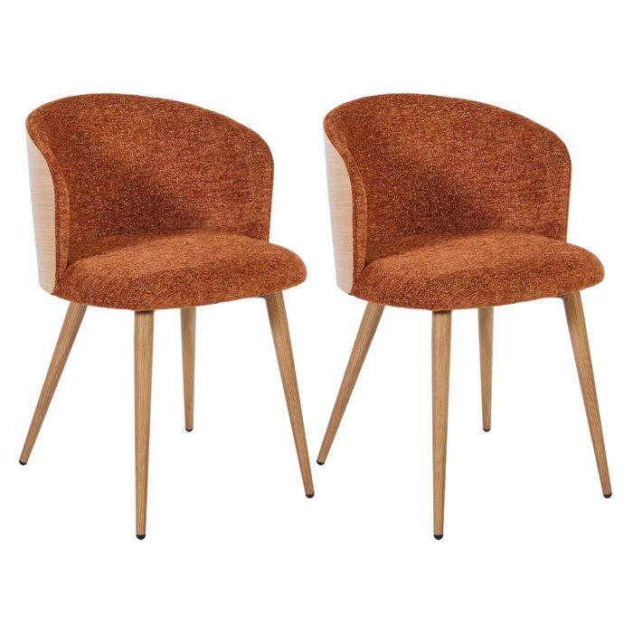 Lot de 2 chaises enveloppantes en tissu chenillé cognac et dossier bois pieds métal noir - OLYA Lot de 2 chaises enveloppantes en tissu chenillé cognac et dossier bois pieds métal noir - OLYA