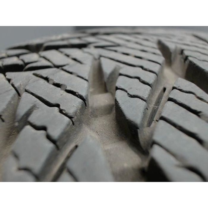 PIECES AUTO D'OCCASION - - Pneu GOODYEAR ULTRAGRIP 8 165 70 13 79 T -