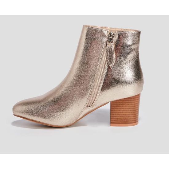La hall clearance aux chaussures bottines