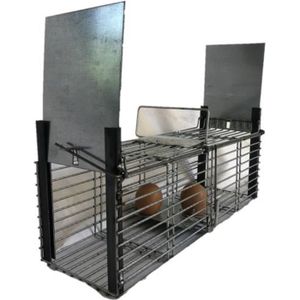 Grande Cage De Piège Métallique Animale Rouillée à La Ferme. Image stock -  Image du amorce, vide: 292342835