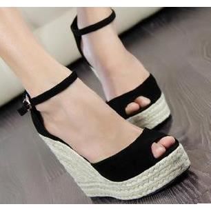 chaussure a talon compensé noir