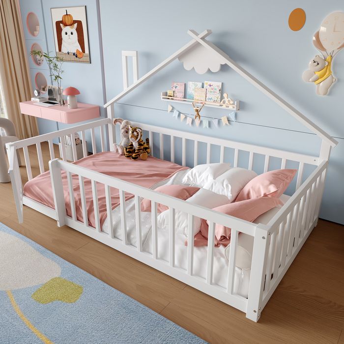 Lit Cabane Enfant au Sol 90x190 cm en Bois Massif Blanc avec Barrières de Sécurité Style Montessori Lit Junior Design Lit Cabane Enfant au Sol 90x190 cm en Bois Massif Blanc avec Barrières de Sécurité Style Montessori Lit Junior Design