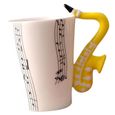 tasse en céramique café mug instrument mug cadeau créatif saxophone jaune portée-1