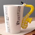 tasse en céramique café mug instrument mug cadeau créatif saxophone jaune portée-2