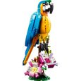 LEGO® Creator 3-en-1 31136 Le Perroquet Exotique, Figurines Animaux de la Jungle, avec Grenouille et Poisson-1