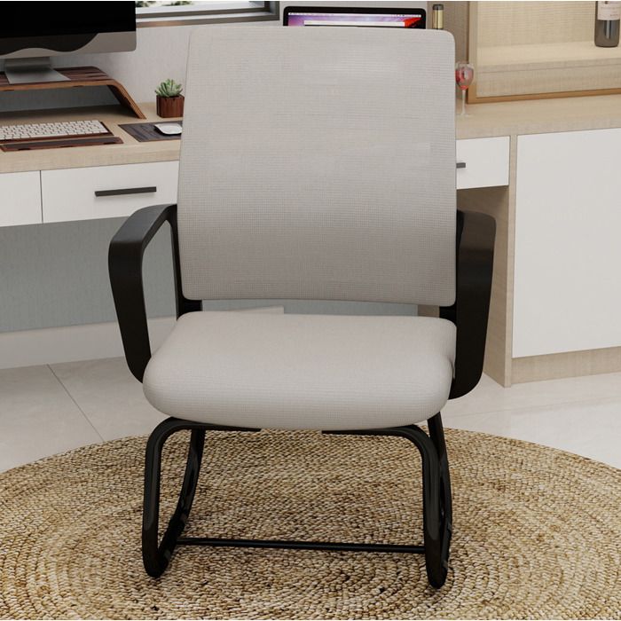 Chaise de bureau fixe avec dossier en maille et accoudoirs intégrés - MEUNIQ - structure luge en métal tissu noir et gris