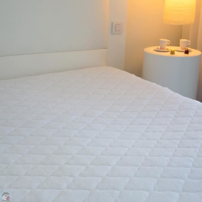 Protège-matelas - CASTEX COUETTES NATURELLES - 160x200 cm - Anti-transpiration - Lavable - Blanc Protège-matelas - CASTEX COUETTES NATURELLES - 160x200 cm - Anti-transpiration - Lavable - Blanc