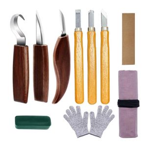 Différents Types D'épices Colorées Et D'outils De Meulage Sur Une Table En  Bois