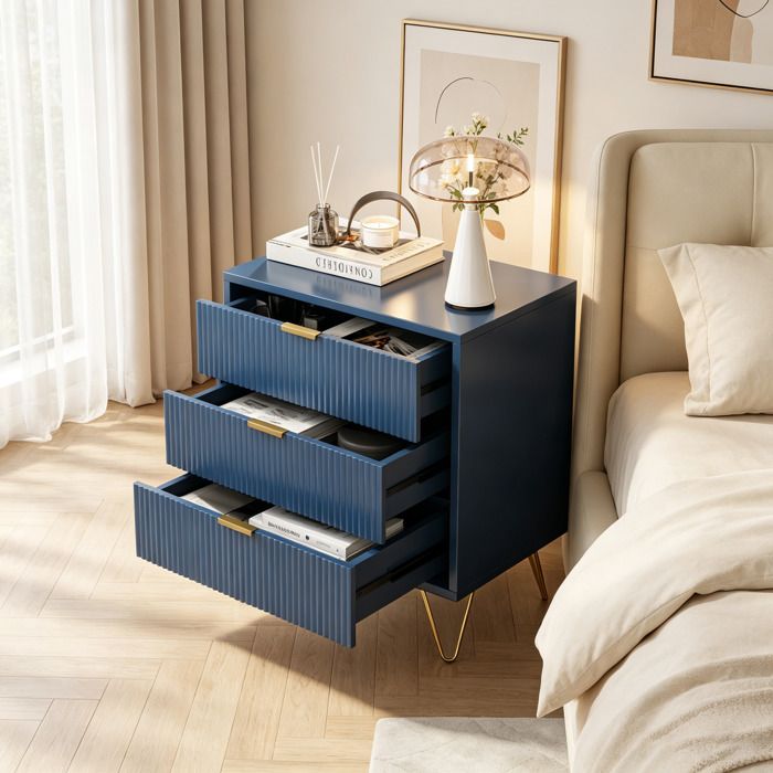 Chevet bleu à 3 tiroirs à texture ondulée poignées et pieds dorés aspect mat meuble de rangement pour chambre et salon