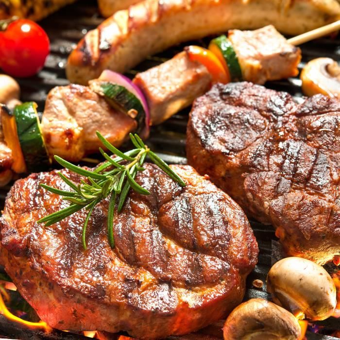 Steak De Viande Grillé Sur Un Dépôt De Gril En Acier Inoxydable Avec Des  Flammes Sur Fond Sombre Concept De Nourriture Et De Cuisine