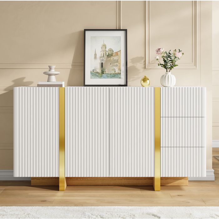 Buffet bas EVRYAE 140 cm blanc 3 portes 3 tiroirs rainures verticales liserés dorés salon séjour