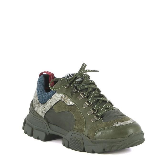 chaussure style montagne