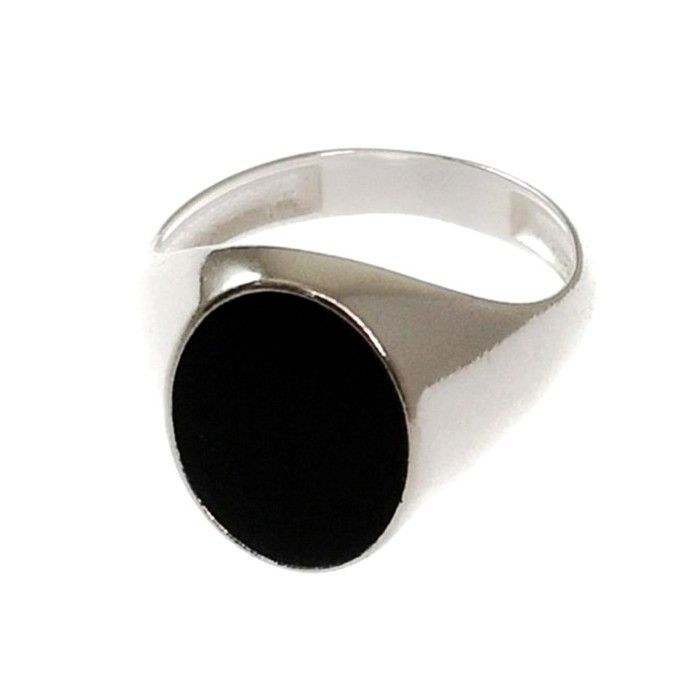 Chevaliere en argent sterling 925 représentant une tête dhomme émail noir uni Chevaliere en argent sterling 925 représentant une tête dhomme émail noir uni