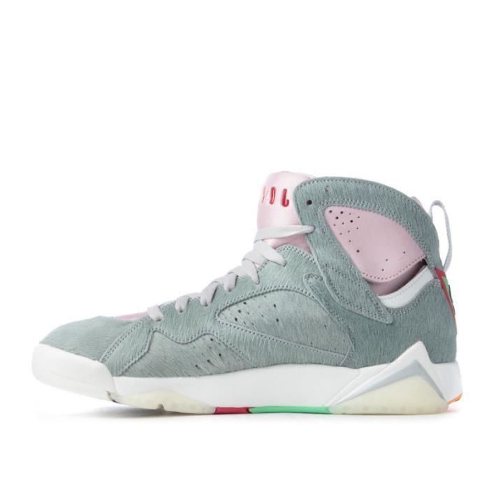 Basket Nike AIR JORDAN 7 HARE 2.0 - Réf. CT8528-002. Couleur : Gris, Rose, Blanc. La basket Nike Air Jordan 7 Retro rend hommage