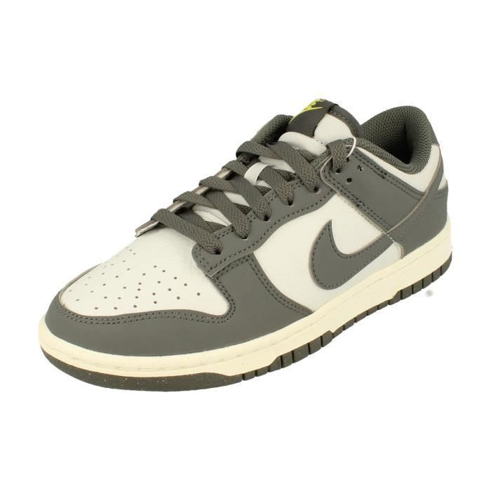 Nike Baskets Nike Dunk Low NN pour Hommes - Gris - Lacets - Plat