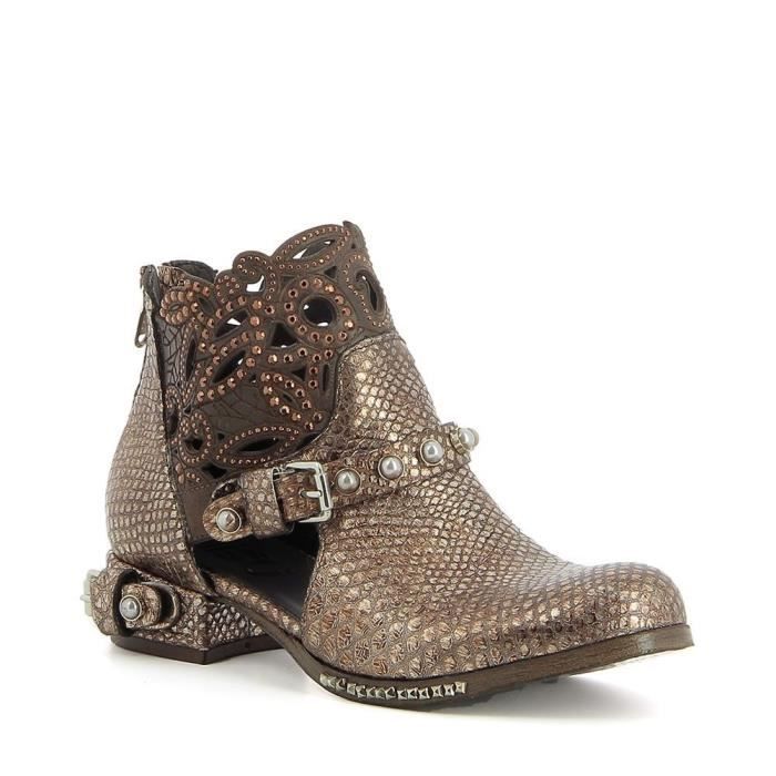 low boots ajourées