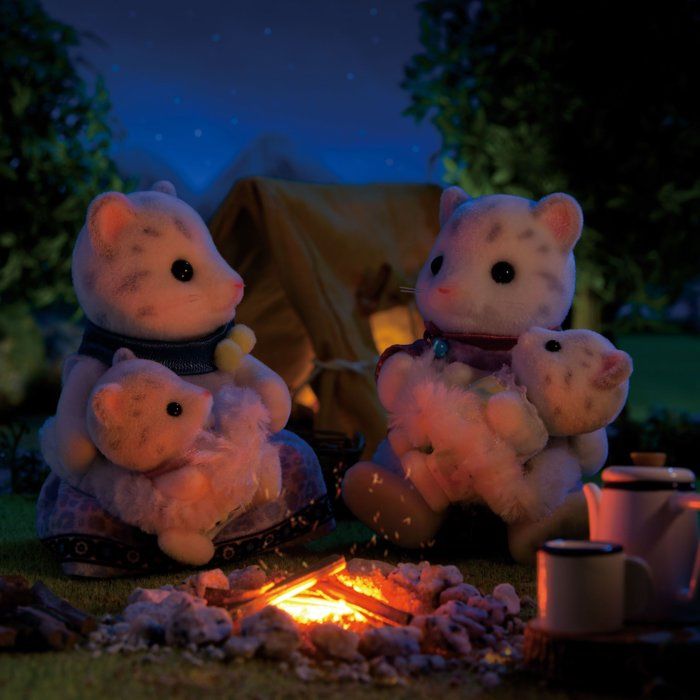 Sylvanian Families - Famille Chat Magicien 5530 - 4 Figurines Mini Poupées Articulées
