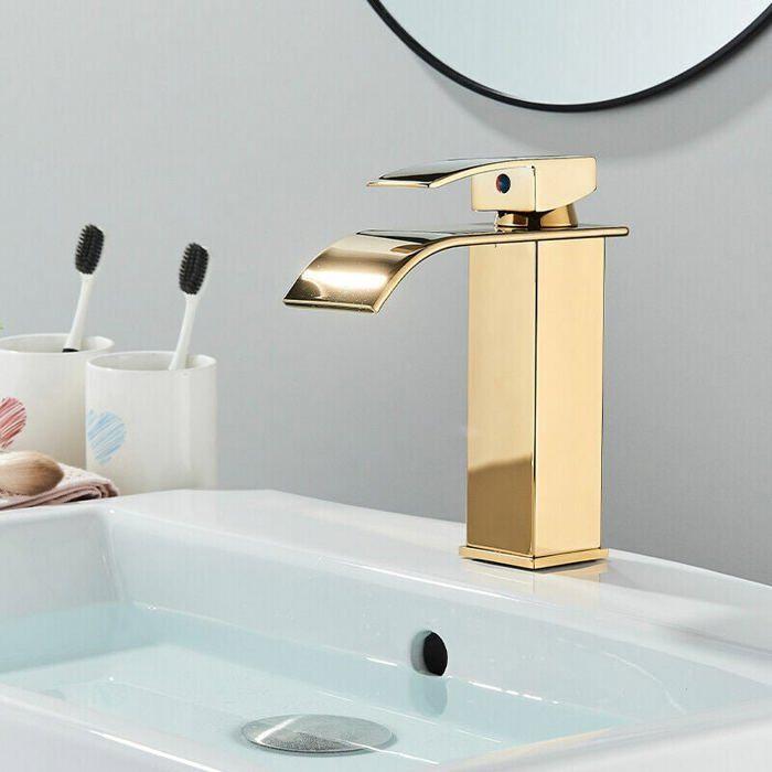 VIGO Robinet cascade de salle de bain Satro avec un seul trou et une seule poignée en chro... | Home Depot Canada