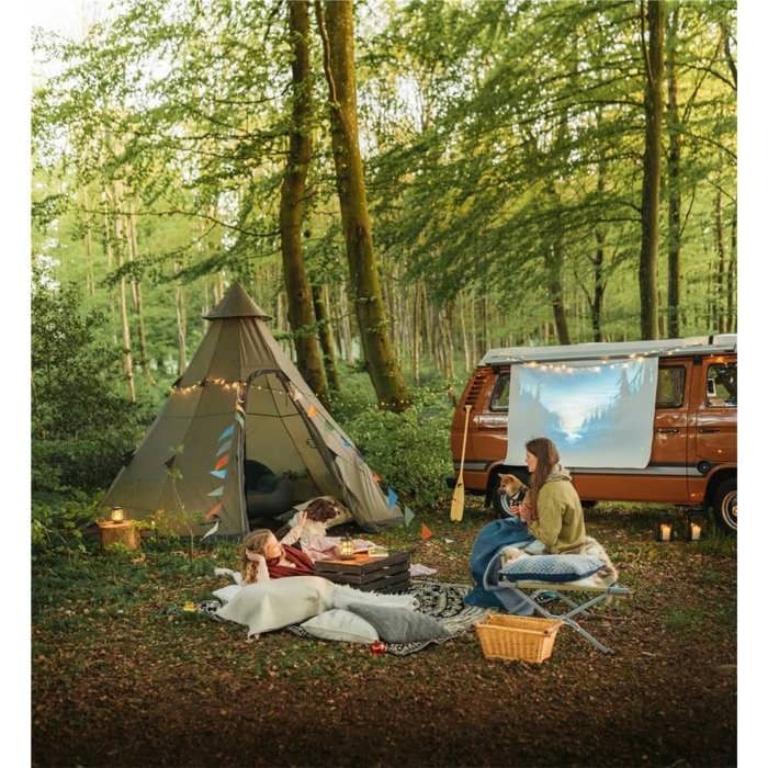 La tente de camping Easy Camp Moonlight Tipi est une toile de tente en polyester composée de 1 chambre pouvant accueillir 8 personn