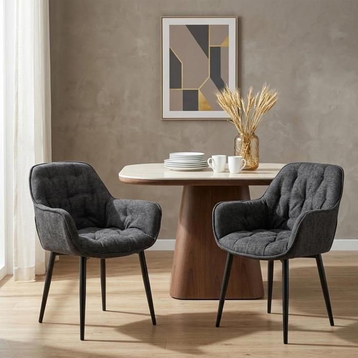 Lot de 2 Chaises de Salle à Manger ARDEN en Tissu Gris Avec Accoudoirs Assise Capitonnée Rembourrée et Dossier Enveloppant Lot de 2 Chaises de Salle à Manger ARDEN en Tissu Gris Avec Accoudoirs Assise Capitonnée Rembourrée et Dossier Enveloppant