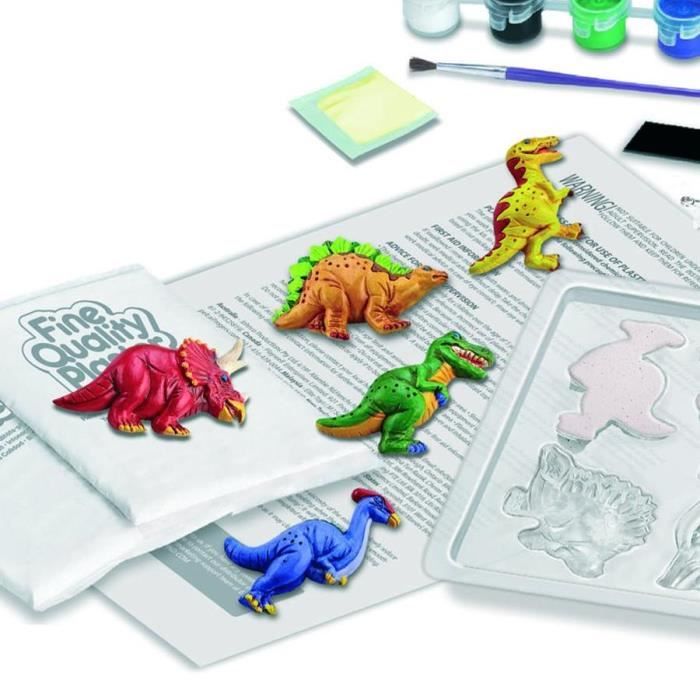 Moulage et peinture de dinosaures