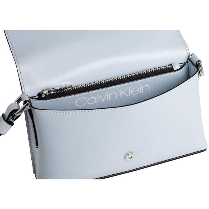Sac a Main Calvin Klein Dressed Up Pouch On Chain Sacs bandouliere 2328 Cdiscount Bagagerie Maroquinerie