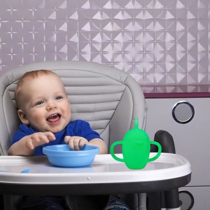 Tasse bébé : 15 modèles pratiques, ergonomiques et anti-fuites !