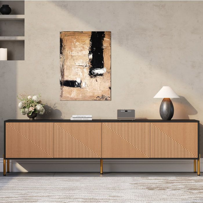 Meuble TV bas 179 cm noir et naturel 4 portes façades texturées pieds métalliques dorés