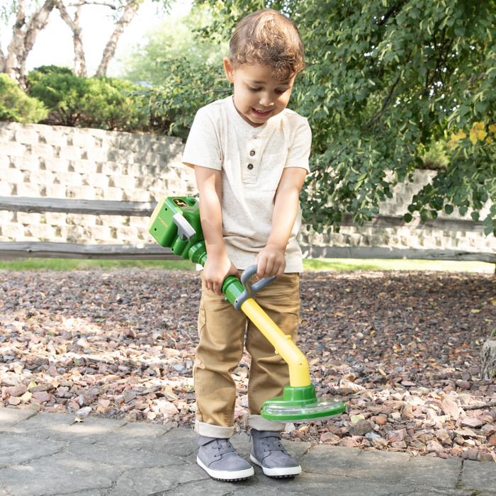 Tomy John Deere Brushcutter, Battery-Free Grass Trimmer Toy with Mechanical Action Realistic Sound Effects for 18 Months and Up Tomy John Deere Brushcutter, Battery-Free Grass Trimmer Toy with Mechanical Action Realistic Sound Effects for 18 Months and Up