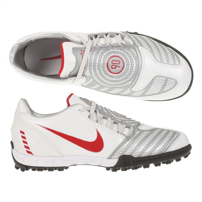 Chaussure de best sale foot nike 90