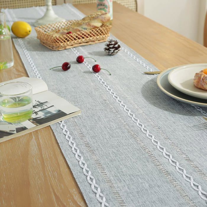 Wracra Crochet tissé Ivoire Chemin de Table en Coton et Lin Rustique Style Ferme 150 cm de Long avec Glands à la Main pour Salle à Manger Cuisine fête et décoration de