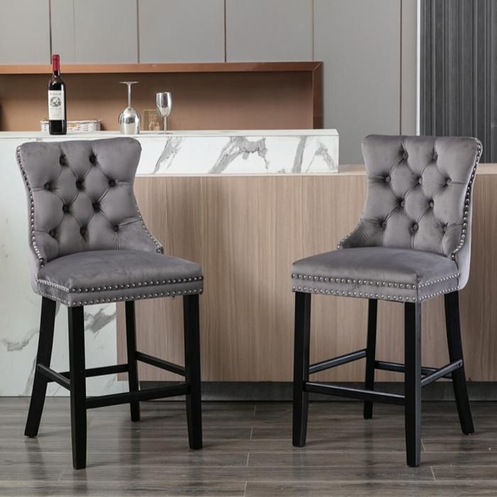 Lot de 2 Tabourets de Bar - BELLEMAVE - Tissu Velours - Pieds en Bois Massif - Bordure Cloutée - Chaises de Cuisine - Gris