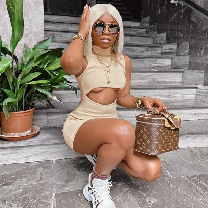Femme sexy en robe moulante deals