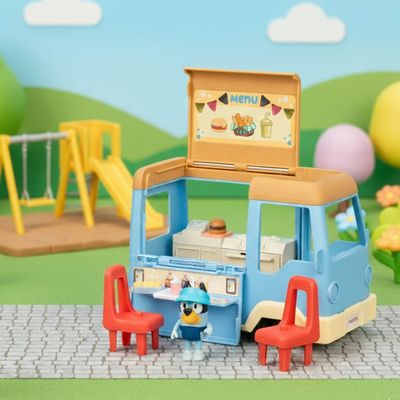 Bluey - Camion Tradies Avec Figurine Bluey Conductrice, Accessoires Fun ( Boîtes, Flamant Rose, Plante, Stickers) - Jouet Officiel Jouet Bluey Camion Tradies