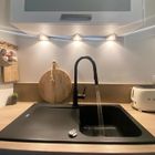 Evier Lisse évier réversible 1 cuve 1 égouttoir en résine noir Essebagno