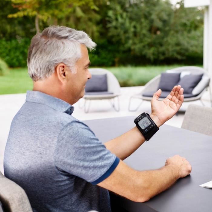 OMRON RS7 Intelli IT Tensiomètre poignet connecté Bluetooth - Cdiscount  Santé - Mieux vivre