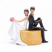 Couple de mariés en résine assis sur un pouf, hauteur 16 cm, figurines pièce montée, gâteau de mariage - Unique