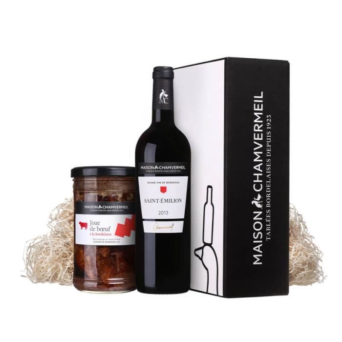 A table avec du Saint-Emilion