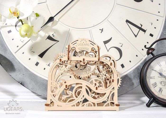 UGEARS Réveil Vintage 3D En Bois - Kit Mécanique à Construire - Sonnerie Et Aiguilles Mobiles - Niveau Facile