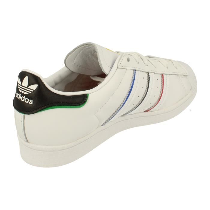 Baskets Adidas Superstar en cuir blanc et à lacets plats