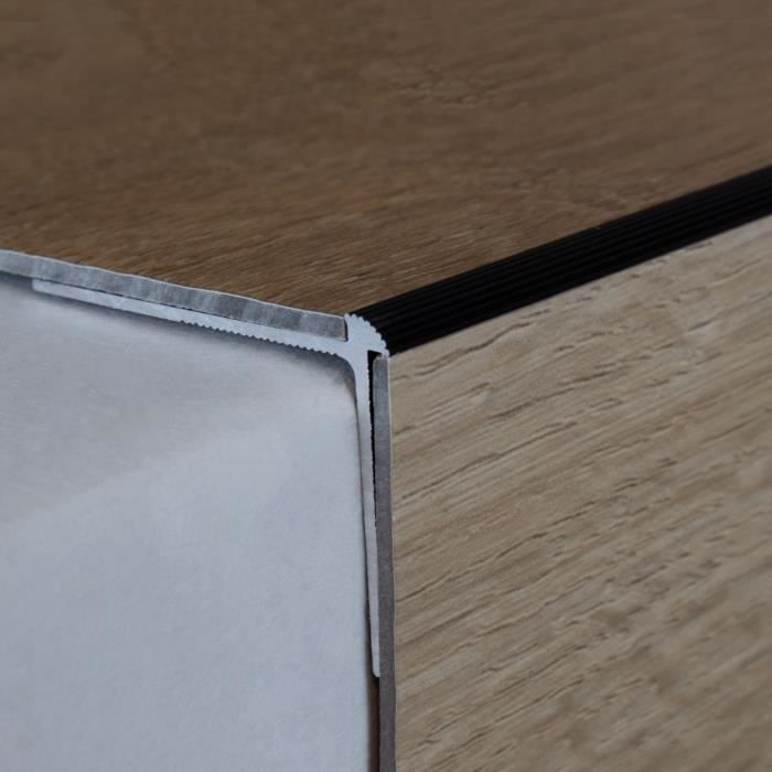 Nez de marche 20 x 40 x 2000 mm Alu anodisé Émaillé spéciale Noir