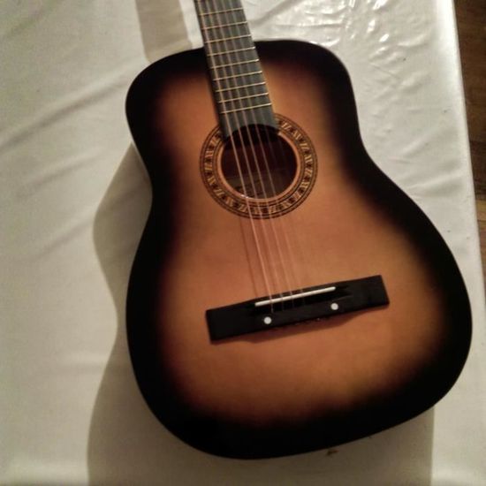 GUITARE SÈCHE ACOUSTIQUE 38 GUITARE SÈCHE ACOUSTIQUE 38