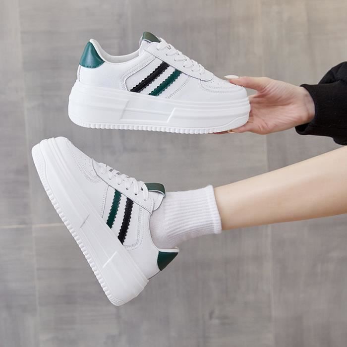 Baskets pour femmes rehaussant les petites chaussures blanches