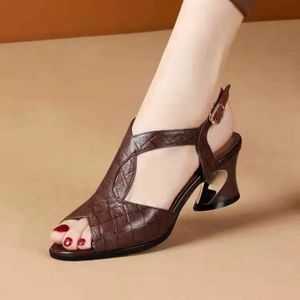 Chaussure top poisson rouge