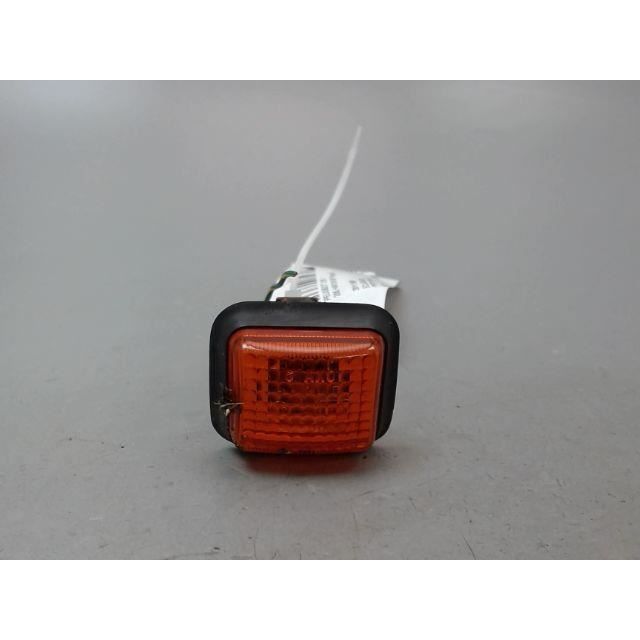 REPETITEUR AILE DROIT PEUGEOT 205 Phase 2 1987-1998 / 632559 / D1-540888