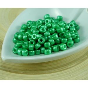 vert foncé a 5 g vert prairie Miyuki Delica Beads environ 11//0 1,6 mm vert clair