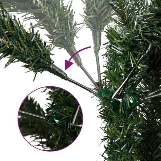 Sapin de Noël vert avec pommes de pin et baies Structure à emboîtement